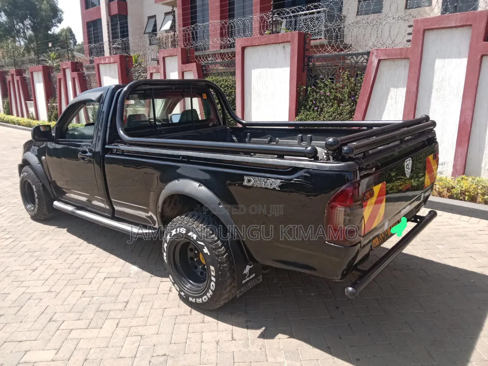 Isuzu D-MAX 2012 Black