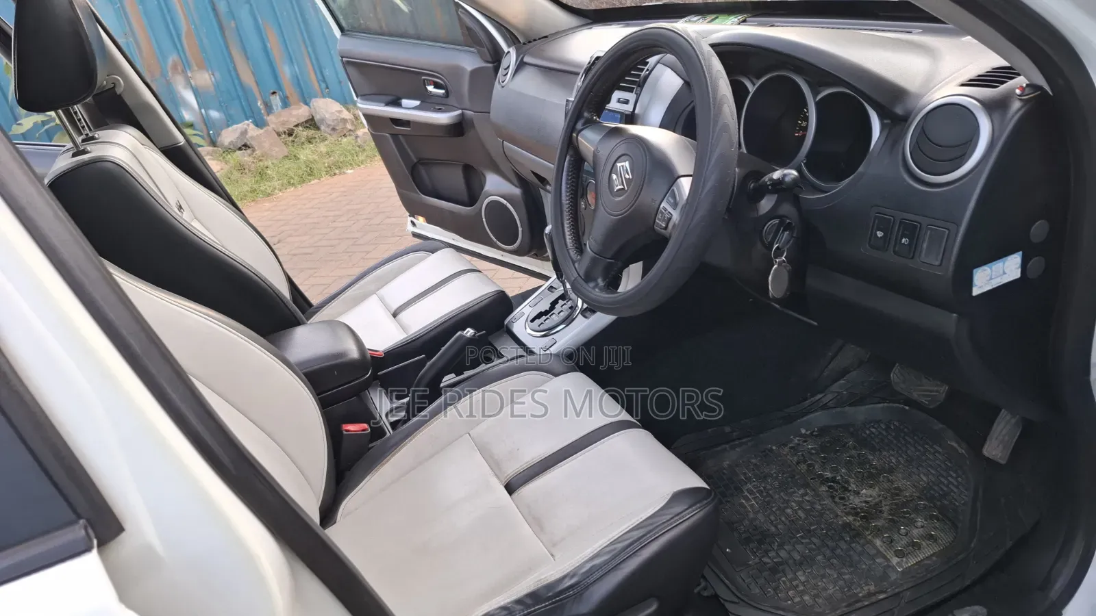 Suzuki Escudo 2010 White