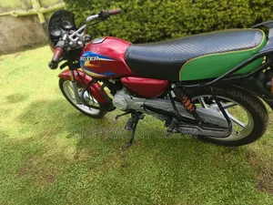Bajaj Boxer 125 2025 Red