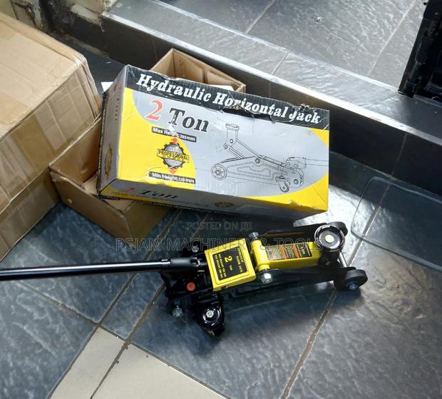 2-Ton Hydraulic Horizontal Floor Jack - thumbnail 2