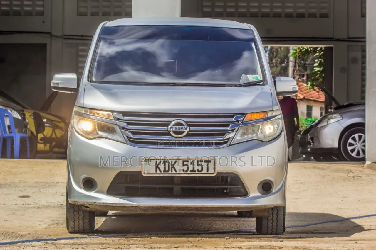 Nissan Serena 2015 Silver