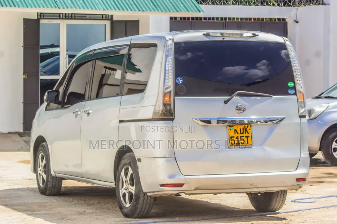 Nissan Serena 2015 Silver