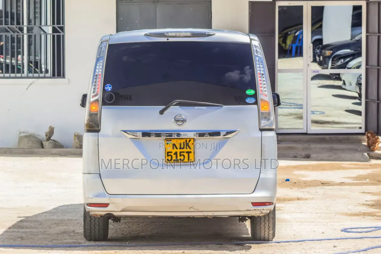 Nissan Serena 2015 Silver