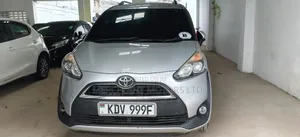 Toyota Sienta 2018 Silver