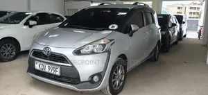 Toyota Sienta 2018 Silver