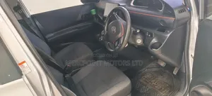 Toyota Sienta 2018 Silver
