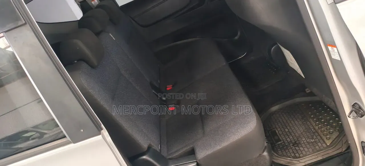 Toyota Sienta 2018 Silver