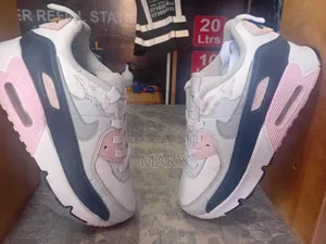 Amaizing Sneakers