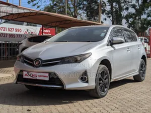 Toyota Auris 2012 Silver