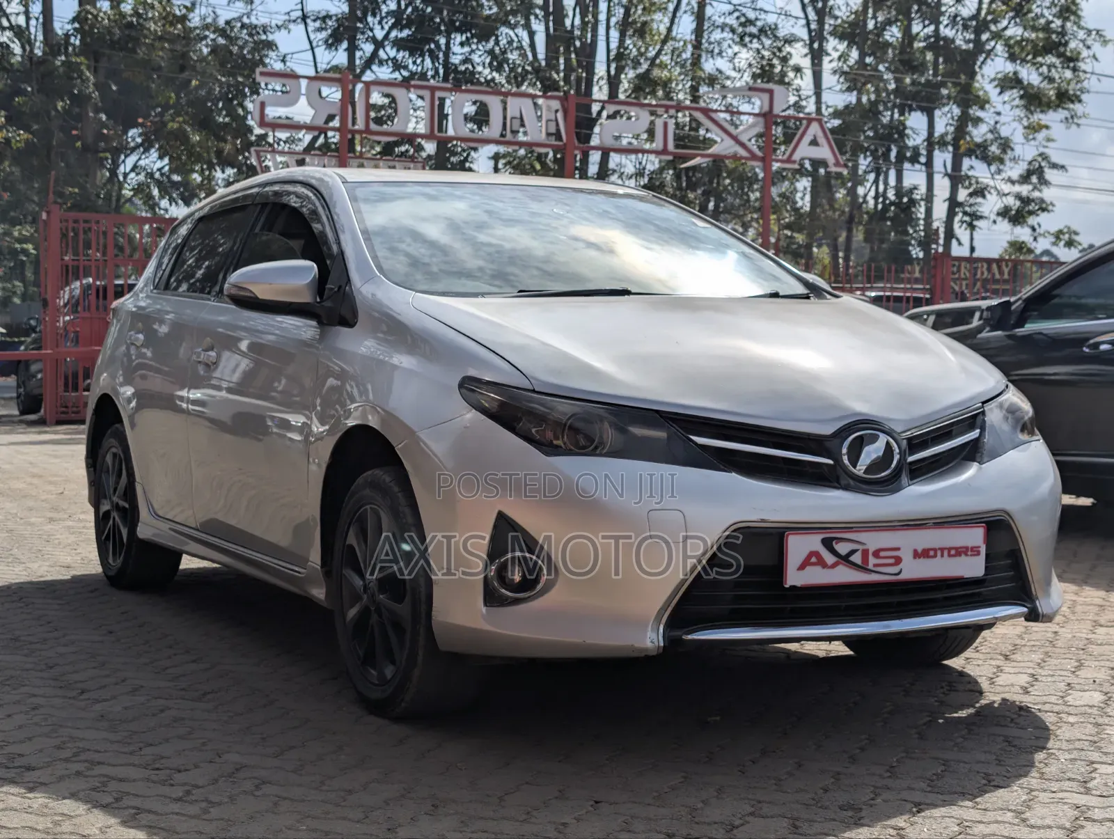 Toyota Auris 2012 Silver