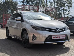 Toyota Auris 2012 Silver