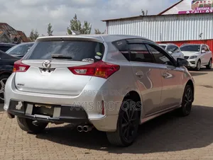 Toyota Auris 2012 Silver