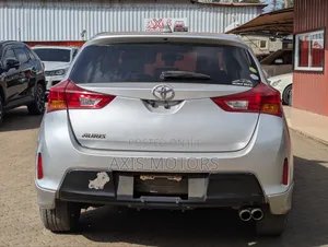 Toyota Auris 2012 Silver