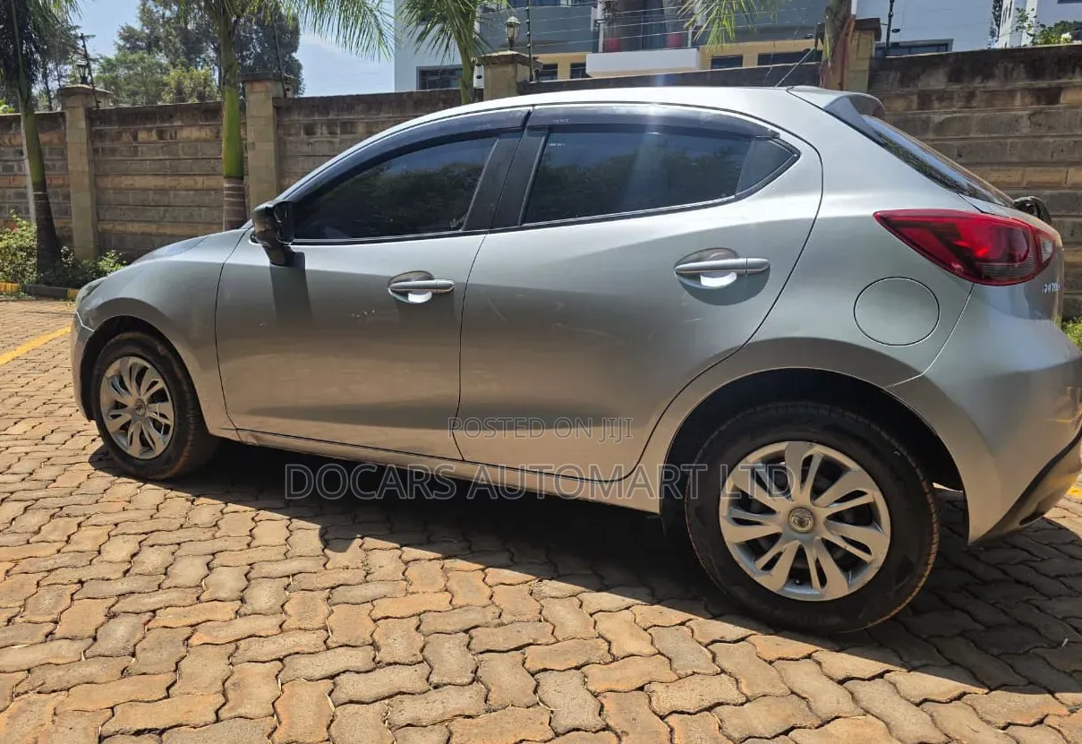 Mazda Demio 2016 Silver