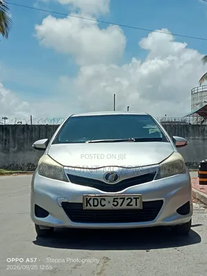 Toyota Vitz 2014 Silver