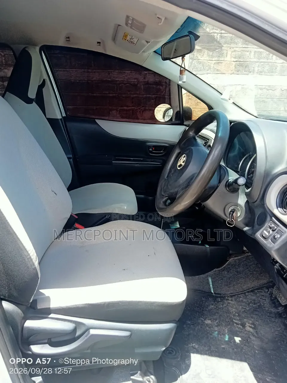 Toyota Vitz 2014 Silver