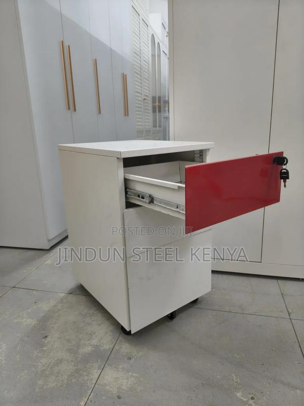 Modern 3-Drawer Mobile Bedside Cabinet With Lock - thumbnail 2
