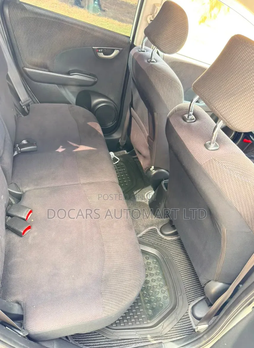 Toyota Vitz 2013 White