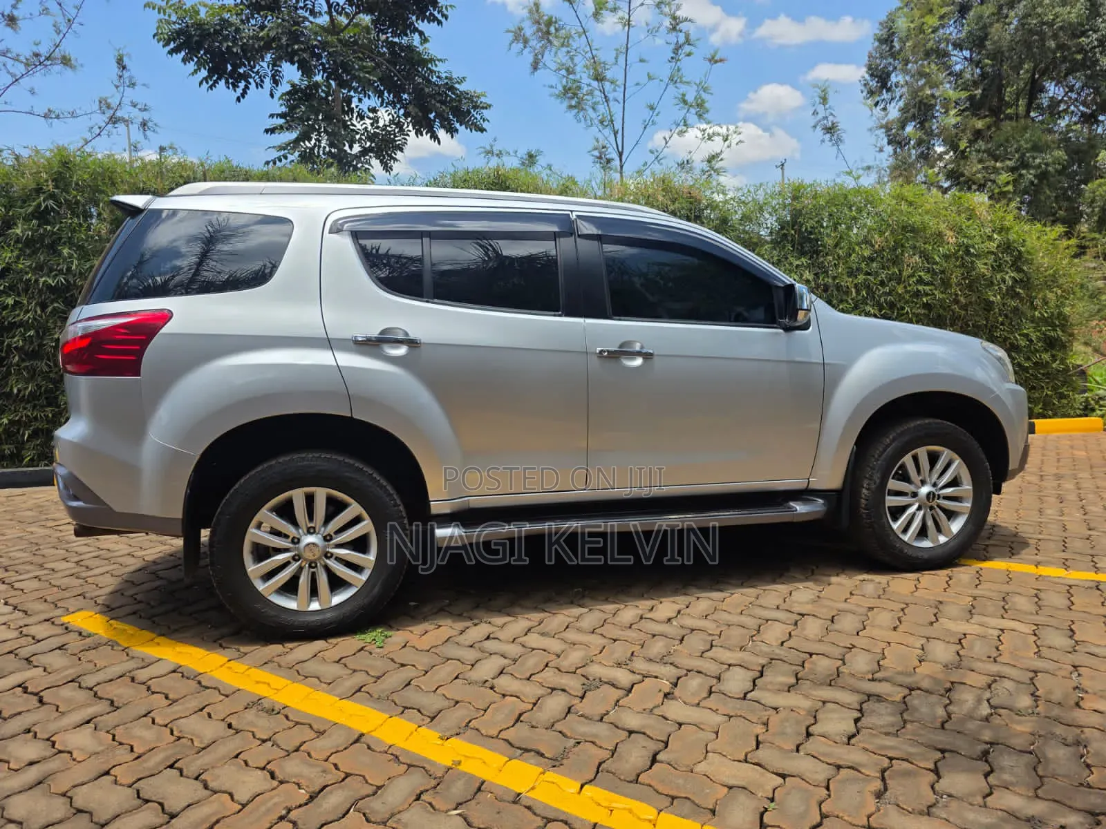 Isuzu MU-X 2021 Silver