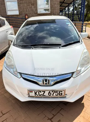 Toyota Vitz 2013 White