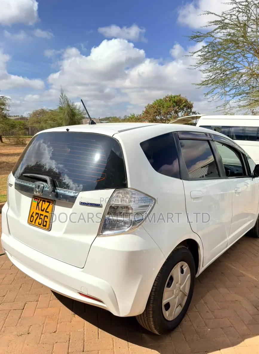 Toyota Vitz 2013 White