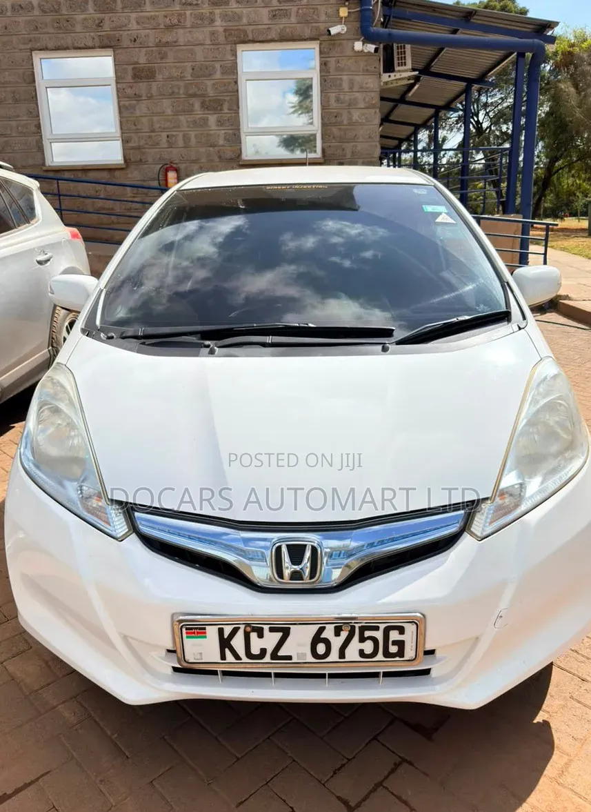 Toyota Vitz 2013 White