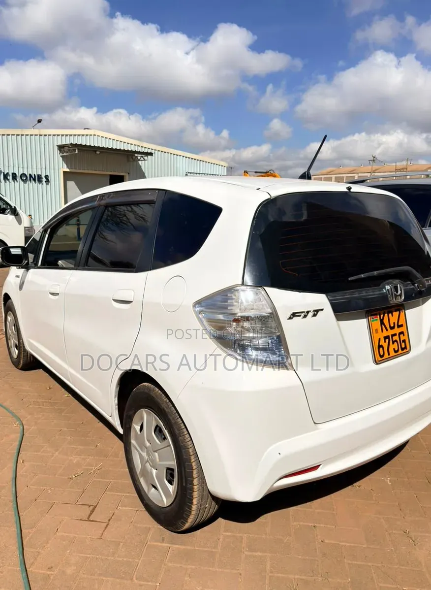 Toyota Vitz 2013 White