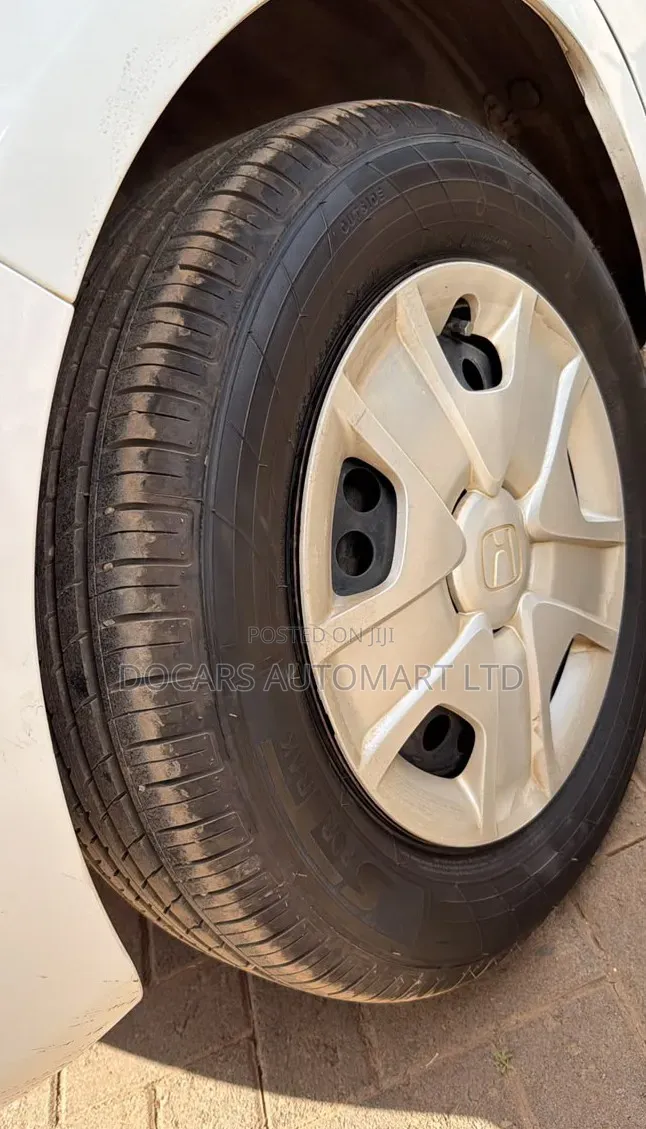 Toyota Vitz 2013 White