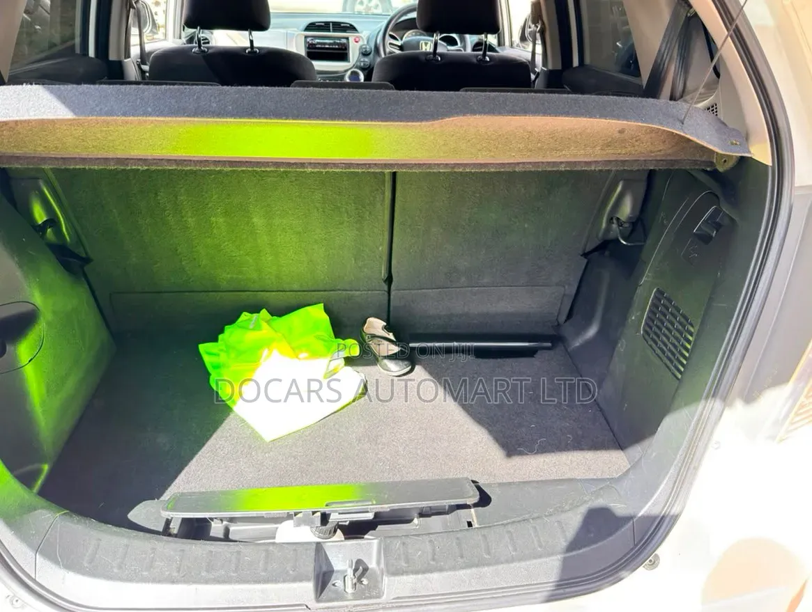 Toyota Vitz 2013 White