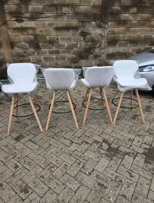 Eame-Stlye Bar Stools