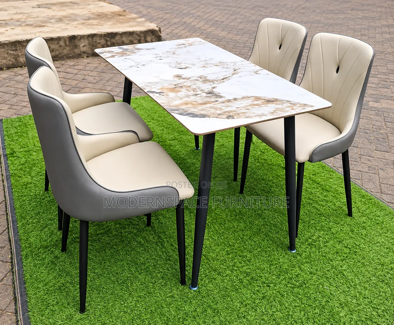 4/6-Seater Dining Table Set