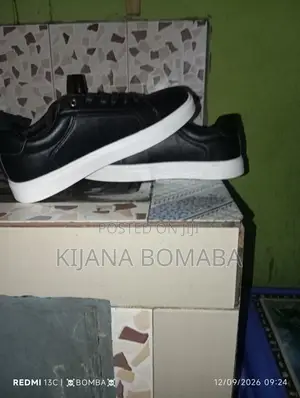Kiatu Ni Mpya