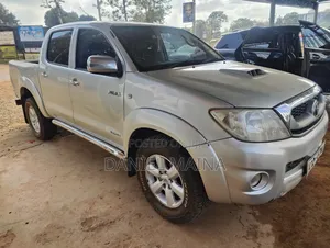 Toyota Hilux 2011 Silver