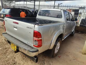 Toyota Hilux 2011 Silver