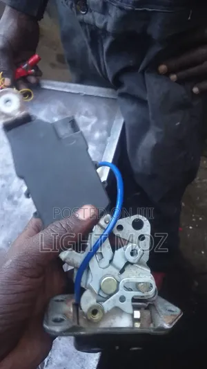 Xtrail Bootlock