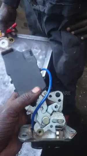 Xtrail Bootlock