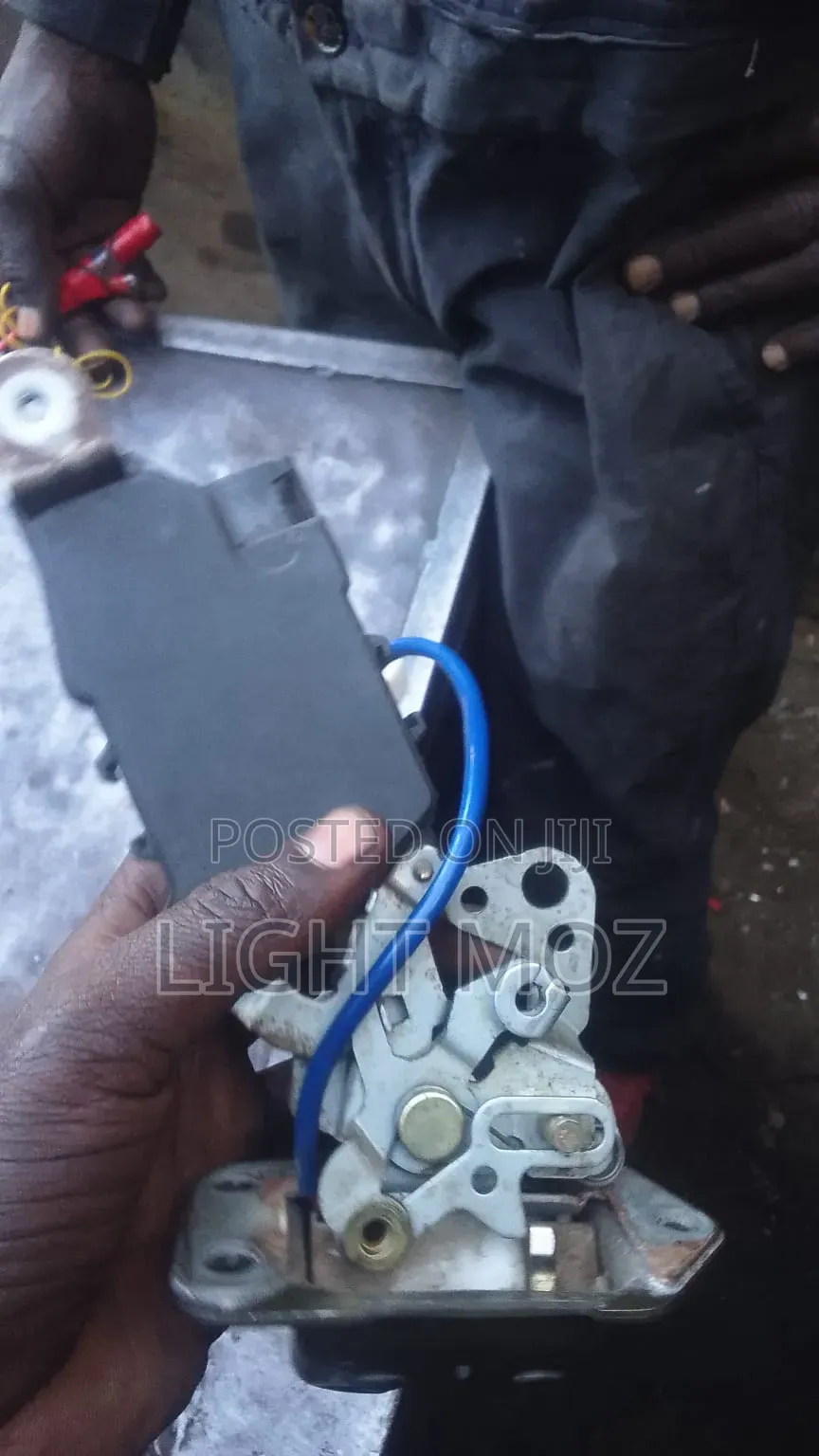 Xtrail Bootlock