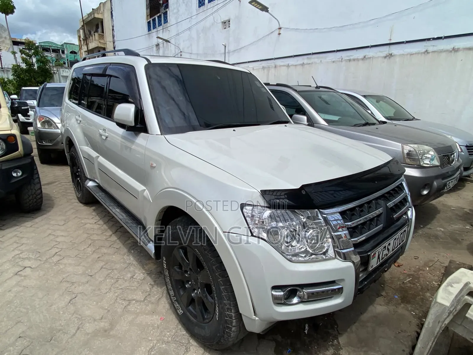 Mitsubishi Pajero 2012 Silver