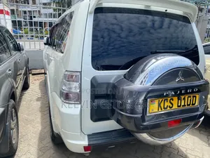 Mitsubishi Pajero 2012 Silver