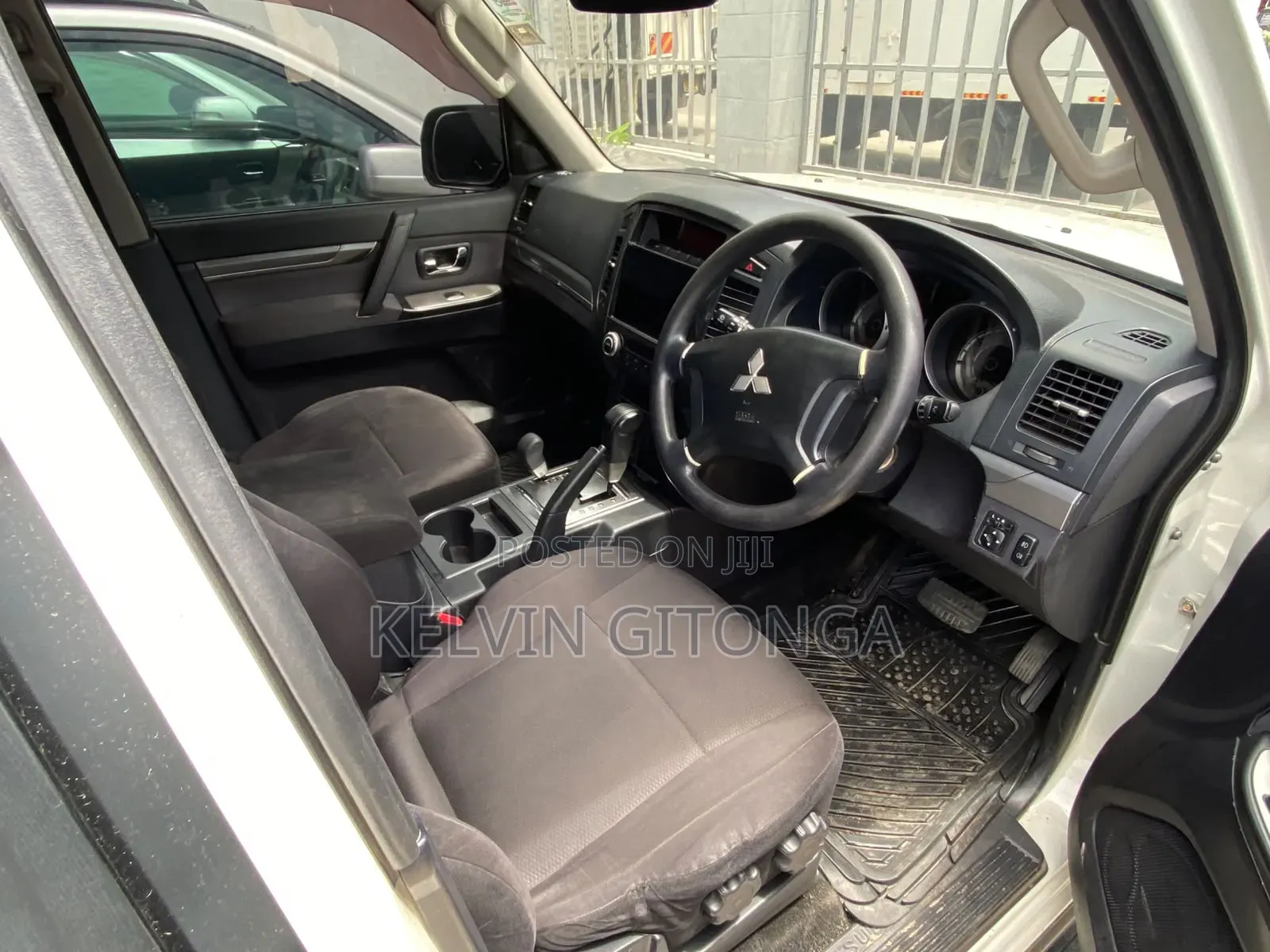Mitsubishi Pajero 2012 Silver
