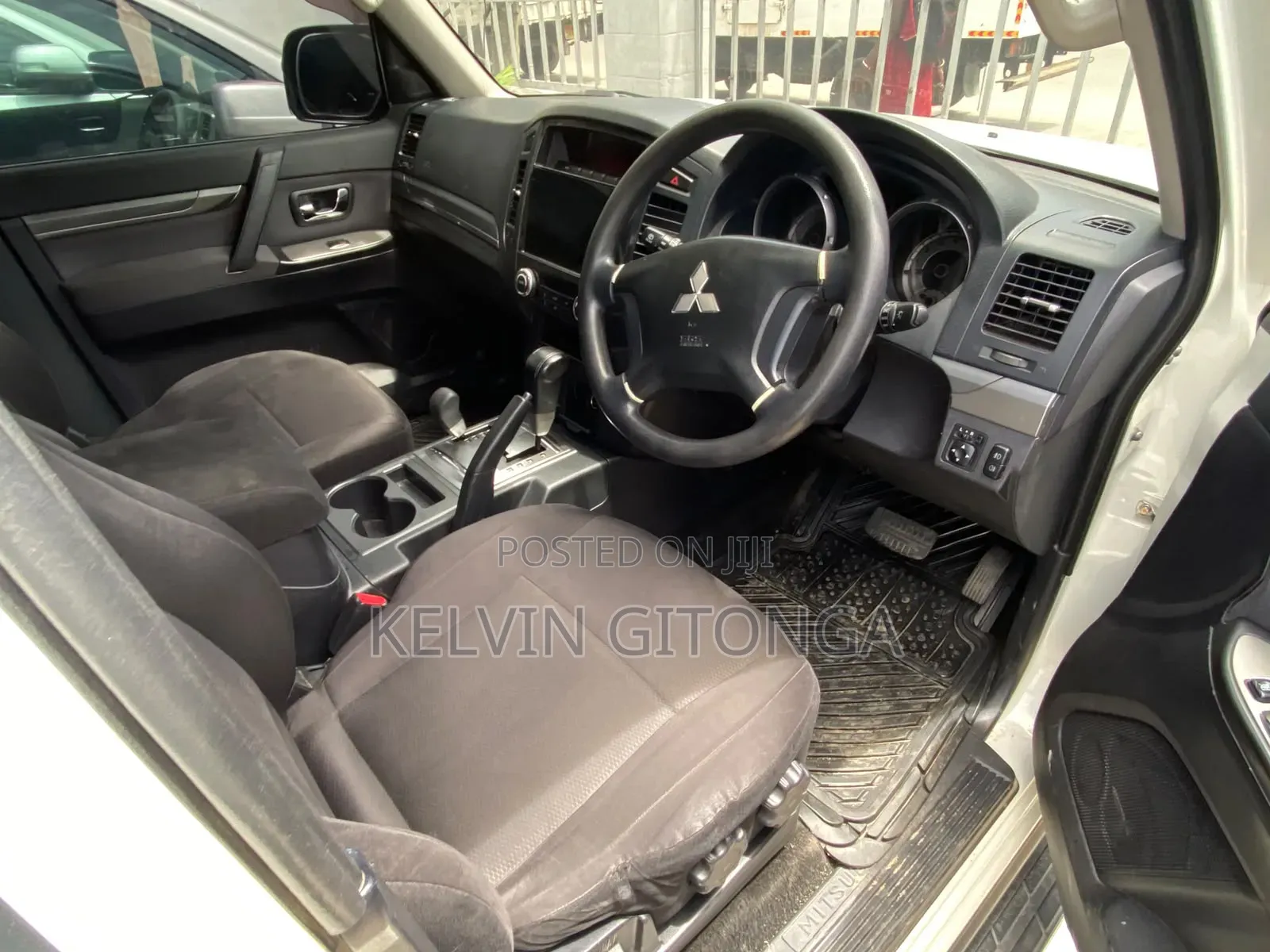Mitsubishi Pajero 2012 Silver