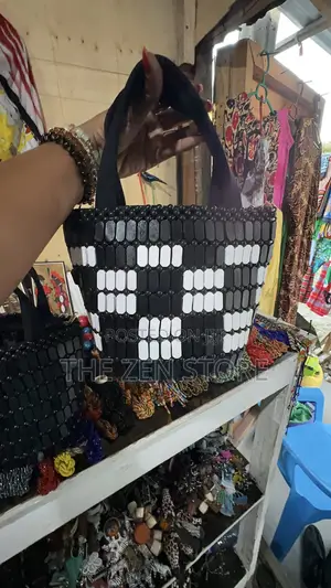 Handbag . Black and White Handbag With Beads