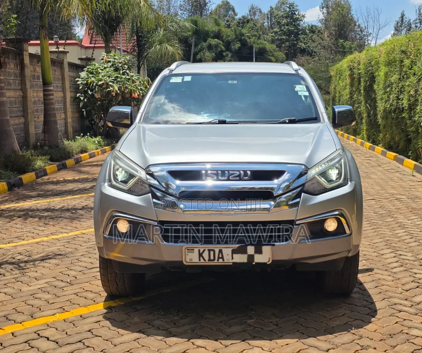 Isuzu MU-X 2021 Silver