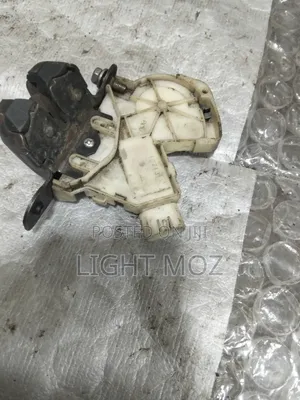 Land Crusier 100 Series Boot Lock