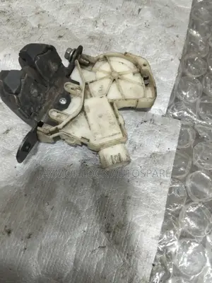 Land Crusier 100 Series Boot Lock