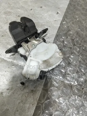 Mazda 2 Demio Bootlock