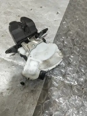 Mazda 2 Demio Bootlock
