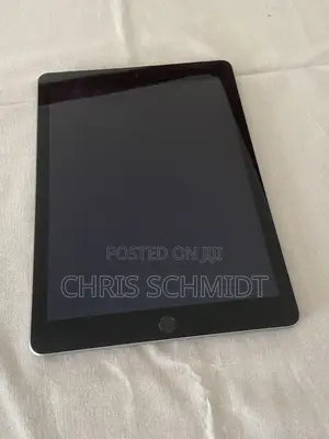 Apple iPad 9.7 128 GB Gray