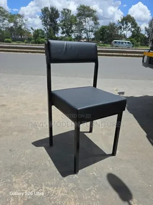 Simple Padded Visitors Chair