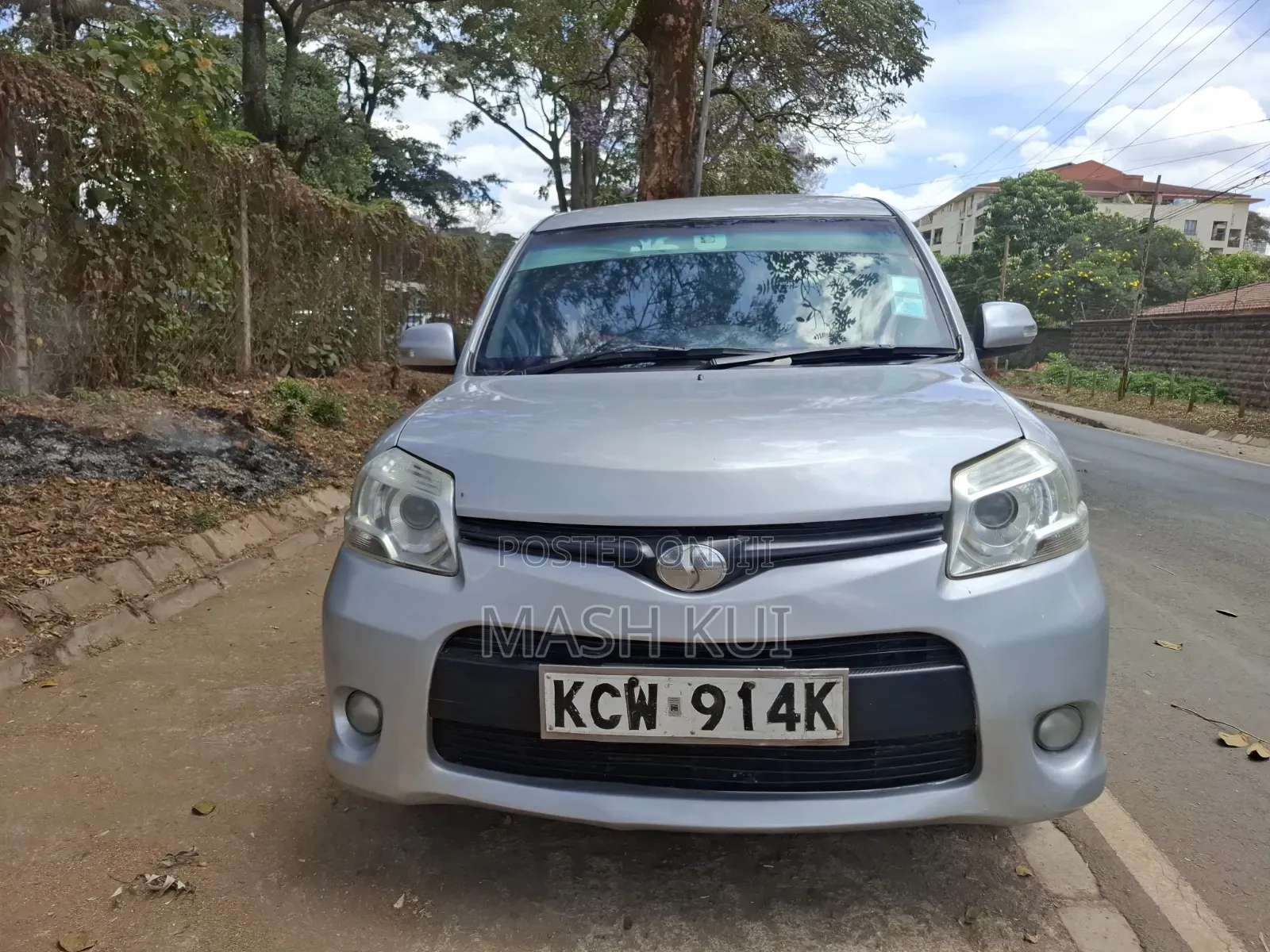 Toyota Sienta 2012 Silver
